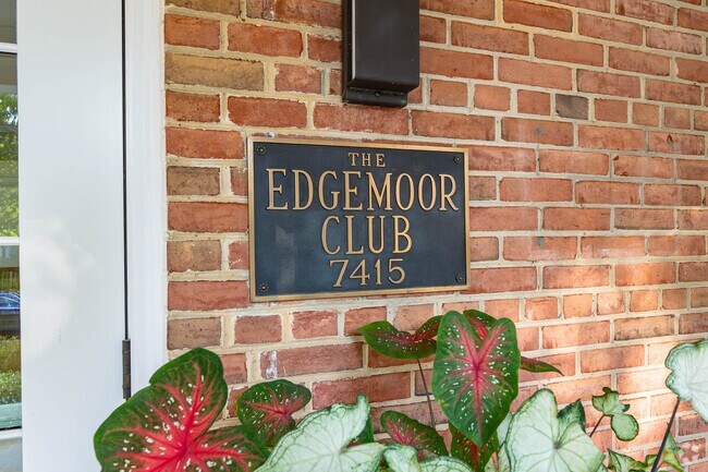 The Edgemoor Club is an exclusive tennis club for residents of Edgemoor to enjoy.