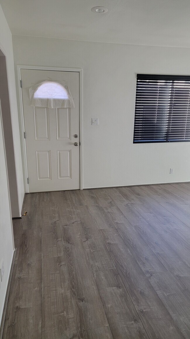 2204 Aviation Way unit North Redondo  Rear, Redondo Beach, CA 90278 - photo 5