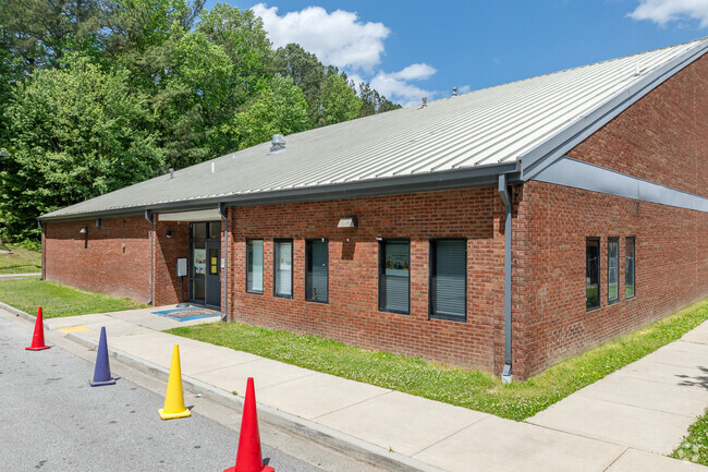Fickett Elementary School receives a rating of C from Niche.