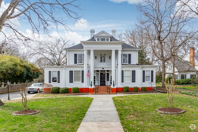 Oxford showcase the stunning architecture of older homes in the historic district.