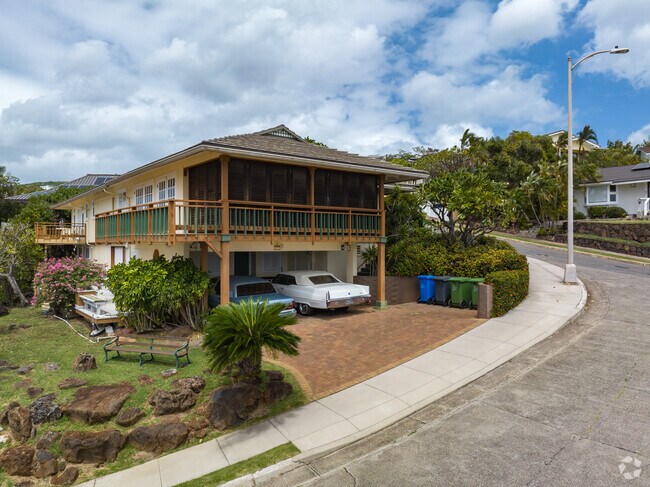 There are homes on stilts for flooding protection in Kuli'ou'ou-Kalani Iki, HI.