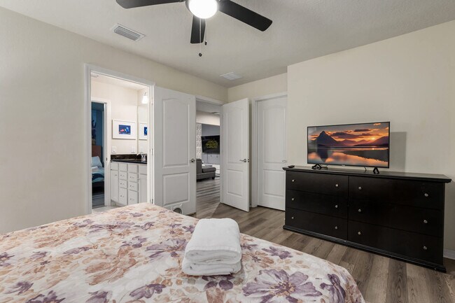 8885 Qin Lp unit ID1036617P, Kissimmee, FL 34747 - photo 6