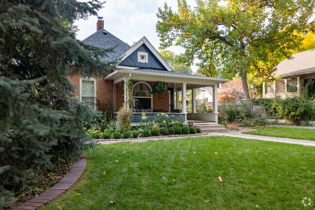 Kensington houses have a big yard and surrounded by trees.