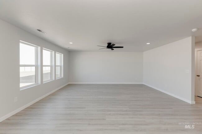 3895 E Jamestown Dr, Nampa, ID 83686 - photo 3