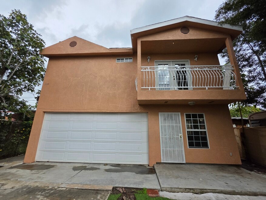 209 E 119th St, Los Angeles, CA 90061 - photo 1