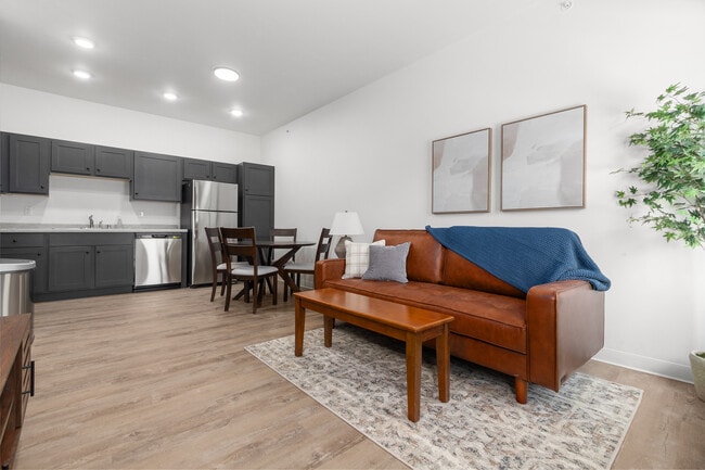 Fox Flats-Fully Furnished with Private Garage, Neenah, WI 54956 - photo 2