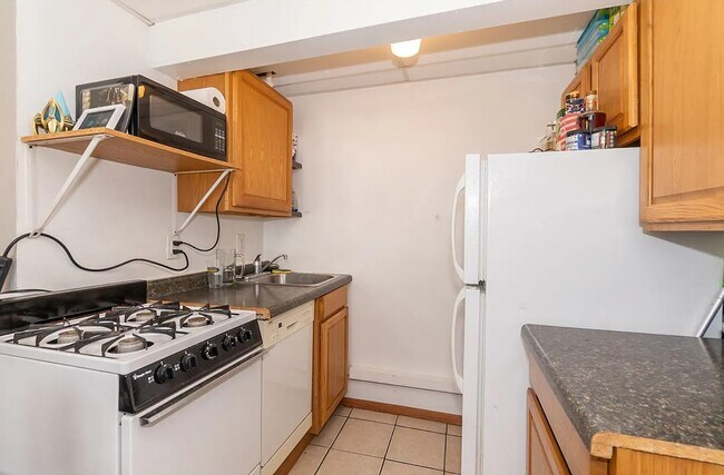 2303 Olive St unit 2, Cedar Falls, IA 50613 - photo 5