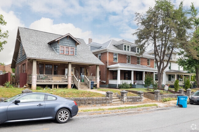 On the western edge of Downtown Roanoke, bungalow and foursquare styles dominate.
