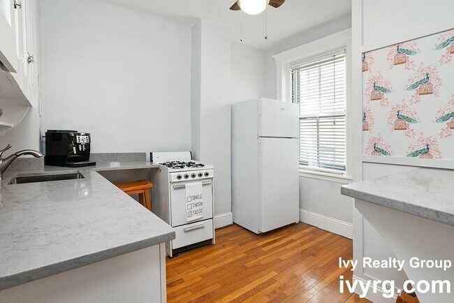 70 Phillips St unit 1, Boston, MA 02114 - photo 4