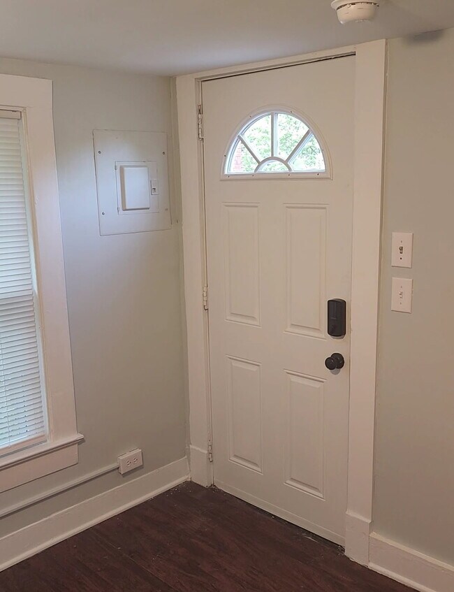 200 N Fourth St unit 200B, Hampton, VA 23664 - photo 4