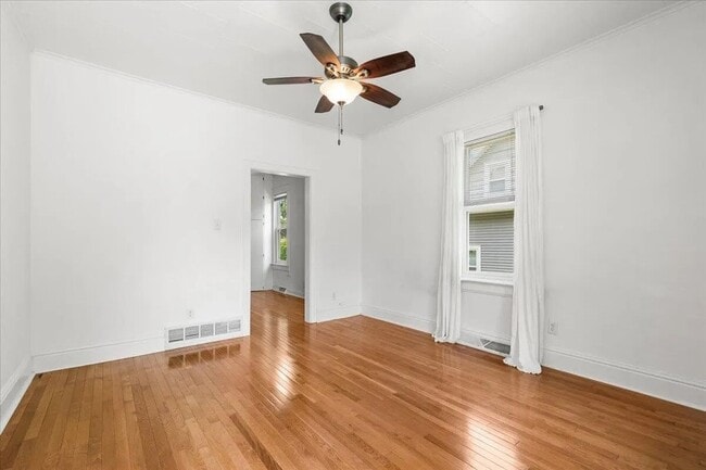 1052 Poplar St unit 1052 Poplar St, West Bend, WI 53095 - photo 6