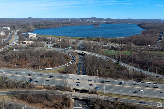 The Lake Hiawatha neighborhood is right near the junction of Routes 80 and 287.