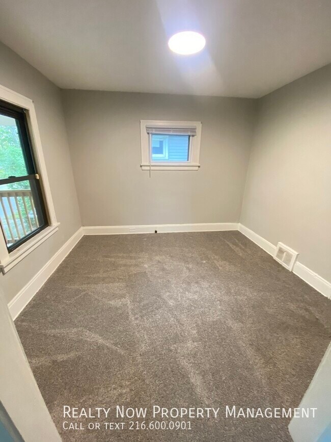 9612 Lamontier Ave unit 2, Cleveland, OH 44104 - photo 5