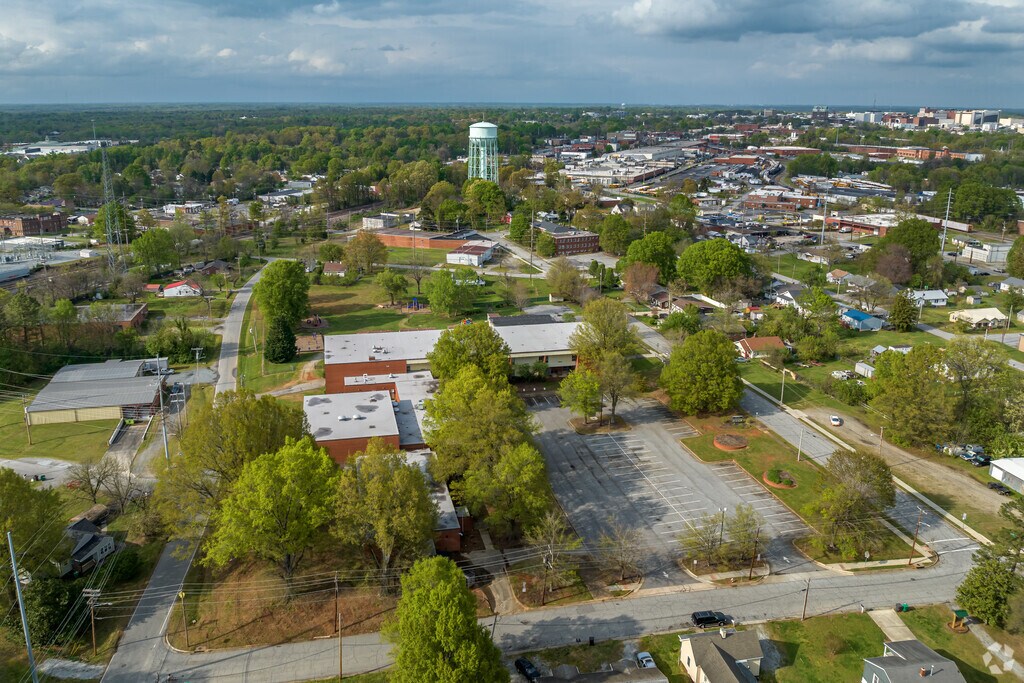 Oak Hill Elementary is located southwest of downtown High Point.