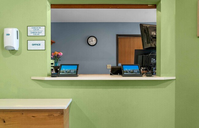 1653 S 11th St, Kalamazoo, MI 49009 - photo 5