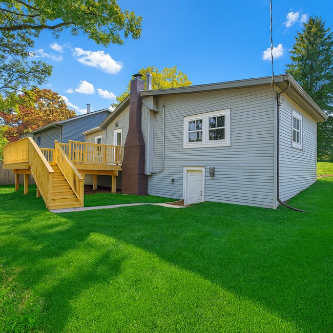 806 Peter St, McHenry, IL 60051 - photo 7