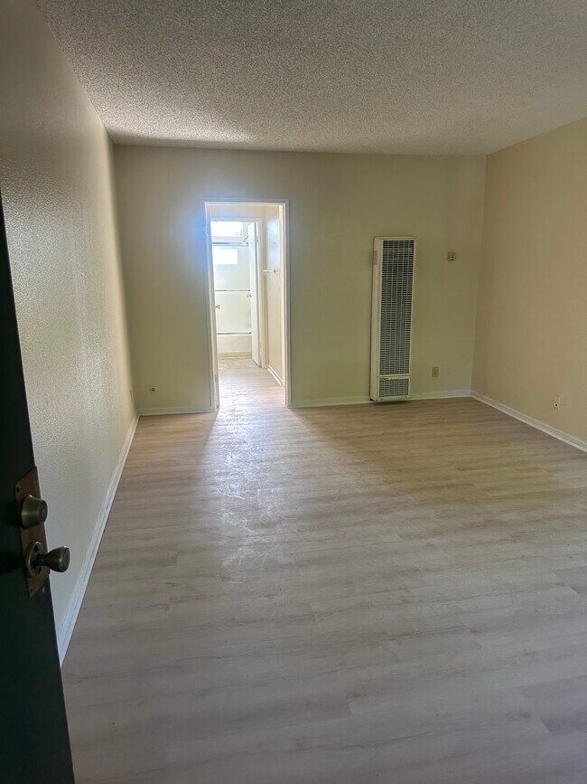 15524 Sherman Way unit 213, Van Nuys, CA 91406 - photo 6
