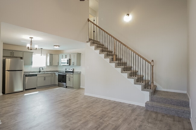 1208 Cottonwood Dr, Clarksville, TN 37040 - photo 5