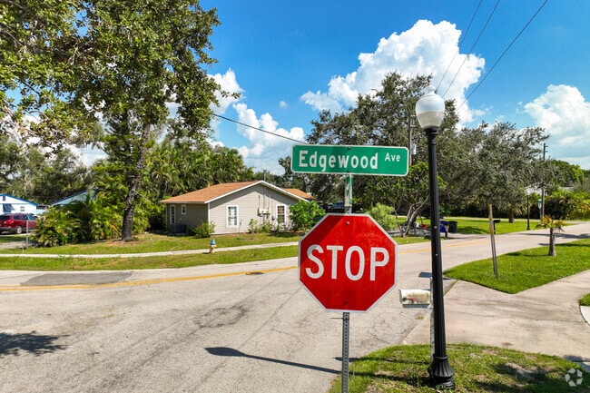 Edgewood Avenue runs through the heart of Edgewood neighborhood.