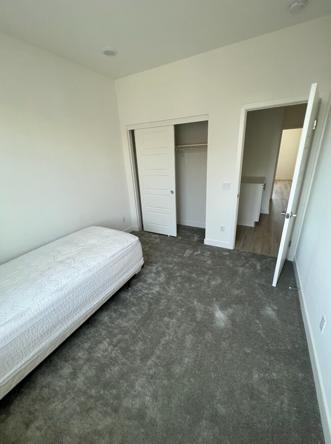 1033 Sage Ln unit Room 1, Gardena, CA 90247 - photo 3