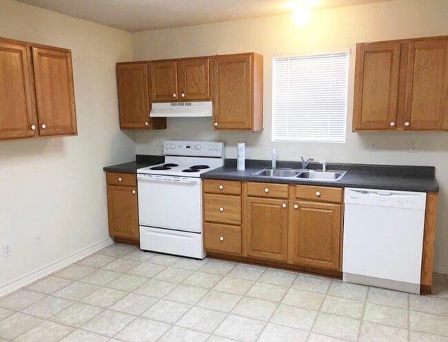 320 N 8th St unit 320 N 8th St, Nederland, TX 77627 - photo 5