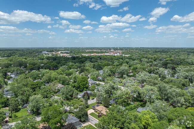 West Highlands is located in the vibrant, award-winning city of Naperville, IL.