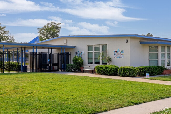 Minnie Gant Elementary School challenge and educate students to become life-long learners.