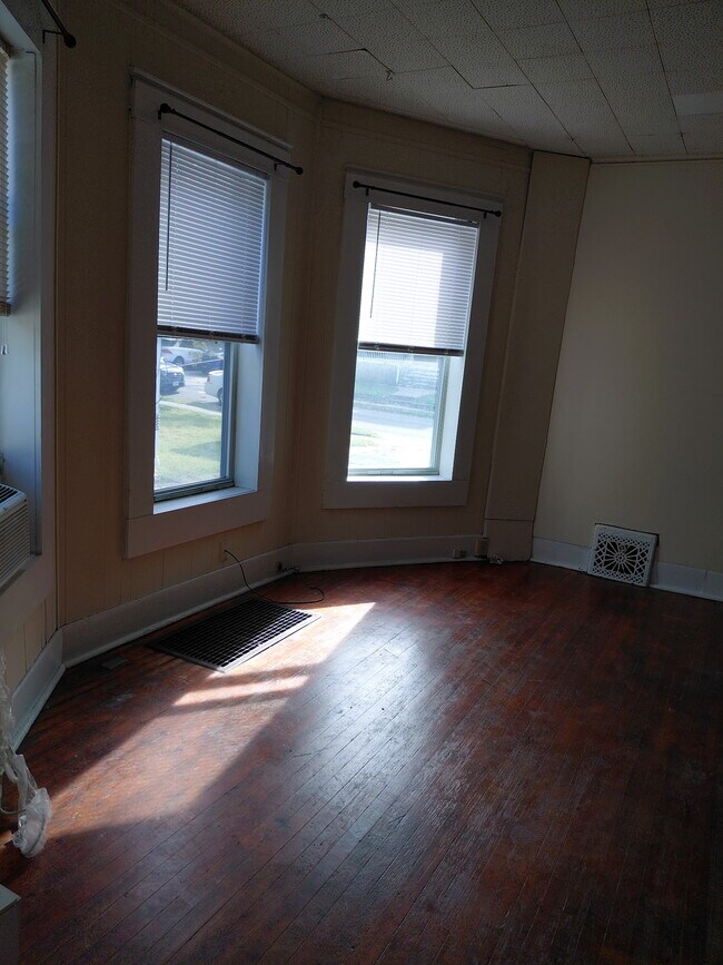 1205 Paquin St Unit 102, Columbia, MO 65201