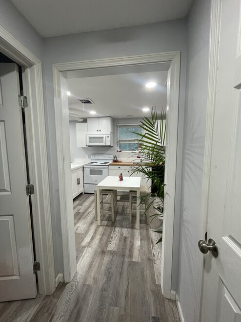 208 E Magnolia St unit Suite A, Friendswood, TX 77546 - photo 1