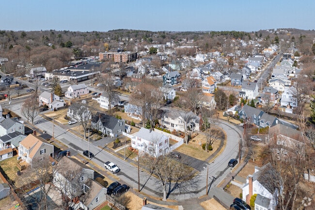 Greenfield has the ideal mix of residential streets filled with beautiful homes and a active commercial district just a short ride up main street.