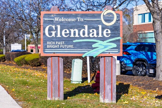 Welcome to Glendale sign marks entry near Kletzsch homes.