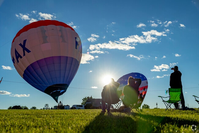 As the evening sets in, the balloons launch for the finale of the Michigan Challenge Ballonfest.