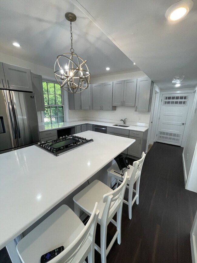 21 Planet St, Providence, RI 02903
