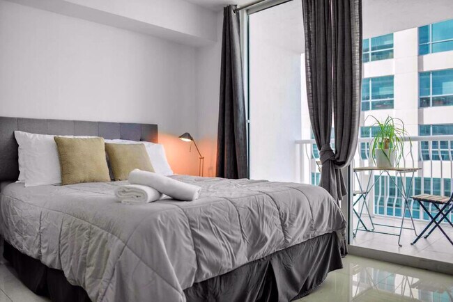 1 SE 12th St unit FL21-ID1022205P, Miami, FL 33131 - photo 4