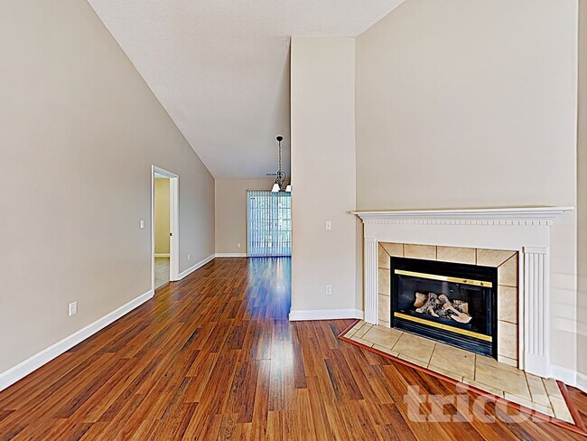 11110 Nolet Ct, Charlotte, NC 28215 - photo 5