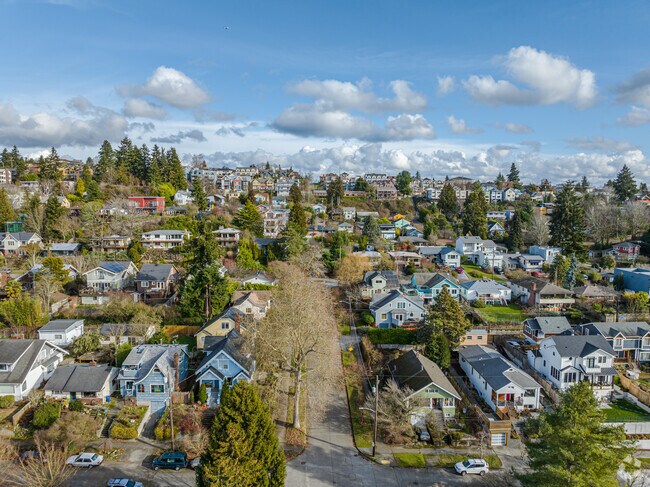 Varying craftsman homes mixed with traditional homes.