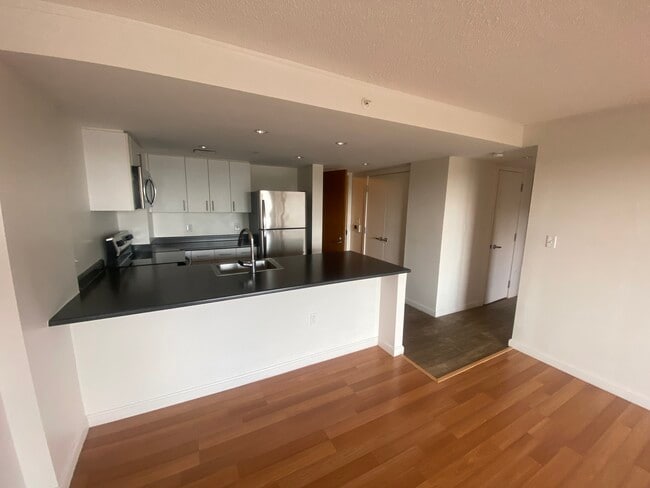 294 Harvard St unit 1004, Cambridge, MA 02139 - photo 3