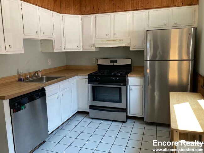 15 Radnor Rd unit 15 Radnor Road, Boston, MA 02135 - photo 3