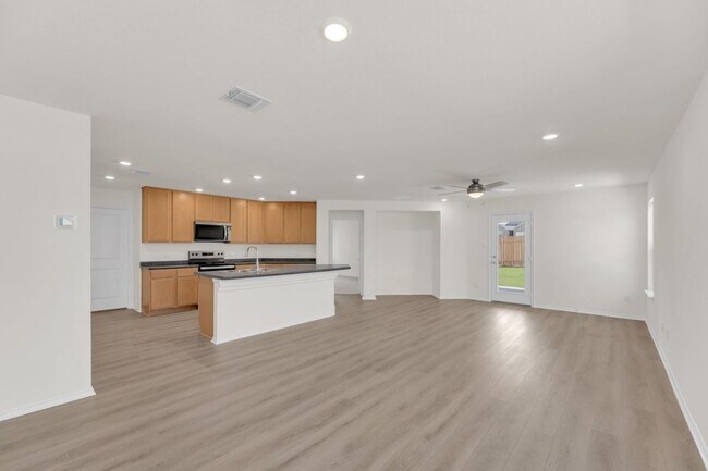 200 Colonel McNally Loop, Jarrell, TX 76537 - photo 2