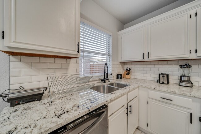 843 Sonora Ln unit ID1056393P, Grand Prairie, TX 75052 - photo 5