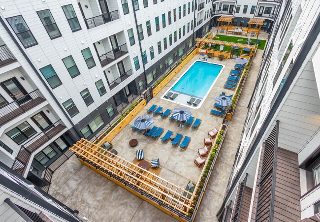 Rise on Meridian, Indianapolis, IN 46225 - photo 2