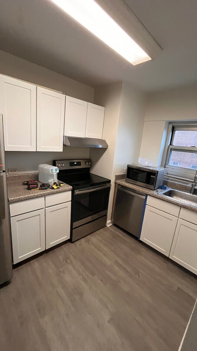 4950 N Marine Dr unit 18B, Chicago, IL 60640 - photo 2