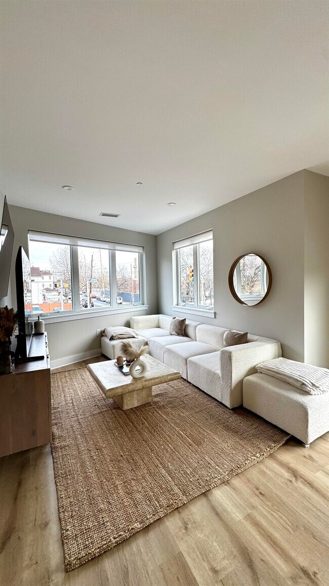 203-205 Randolph Ave unit 101, Jc, Bergen-Lafayett, NJ 07304 - photo 2