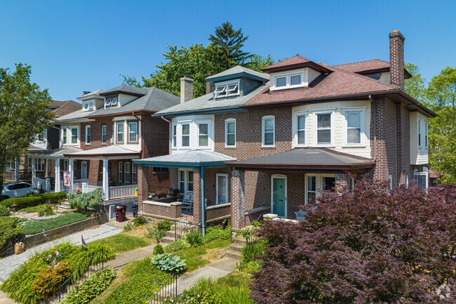 Craftsman homes with covered front porches are common in Ninth Ward.