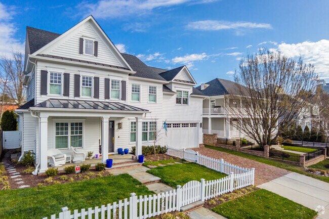 Edgemoor Offers Beautiful Traditional Homes with Large Front Yards and Spacious Driveways