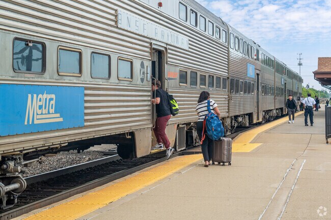 Brook Crossing residents commute to downtown Chicago via the Rte 59 Metra Station.