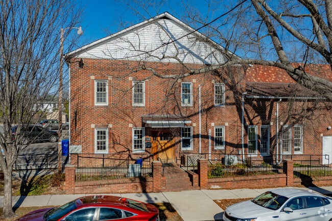 Durham, NC's New Horizons Academy Of Excellence serves approximately 30 students.