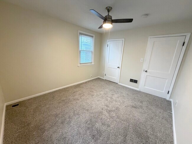 2458 Duck Creek Rd unit Floor 2, Cincinnati, OH 45212 - photo 6