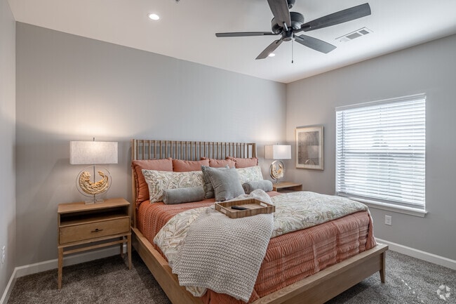 1BR, 1BA - 718SF - Bedroom