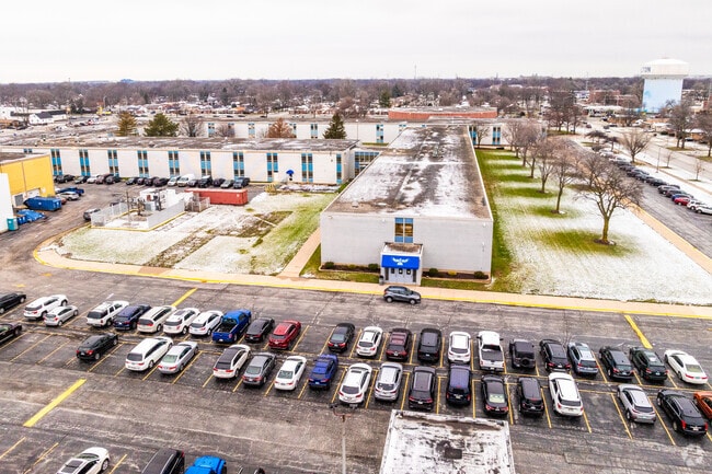Thornridge High School has parking for staff and guests.